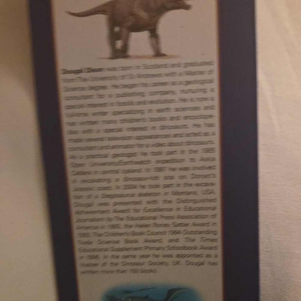 The World Encyclopedia of Dinosaurs & Prehistoric Creatures Book - Picture 9 of 16